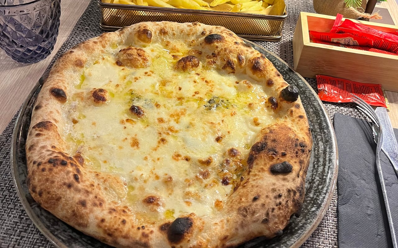 Foto von Pizza Quattro Formaggi (2 von 3)